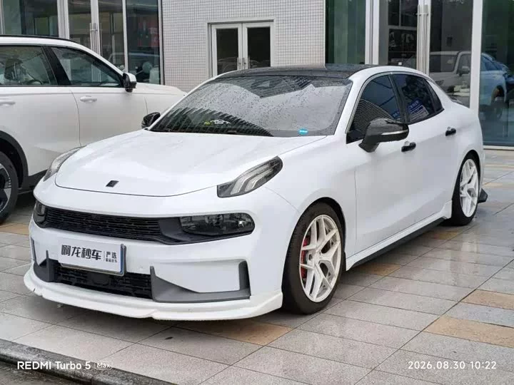 Lynk & Co 03
