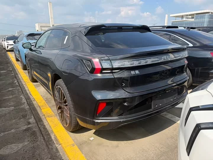 ZEEKR 001