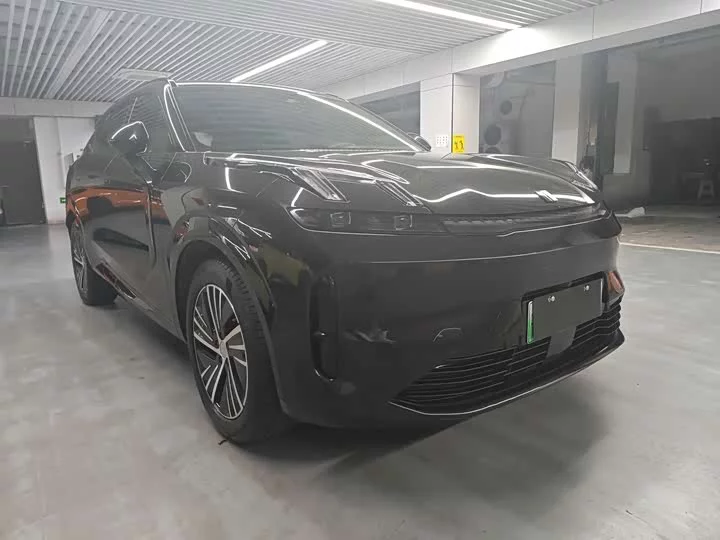 Lynk & Co 08 EM-P
