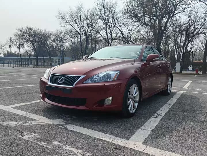 Lexus IS