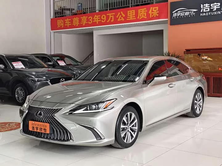 Lexus ES