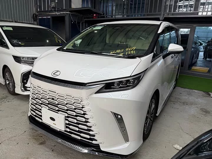 Lexus LM