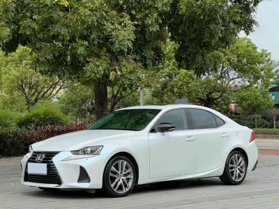 Lexus IS