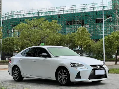 Lexus IS