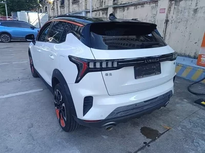 Lynk & Co 06