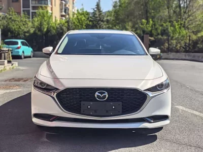 Mazda Axela (3)