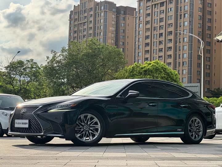 Lexus LS