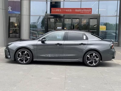 Lynk & Co 03