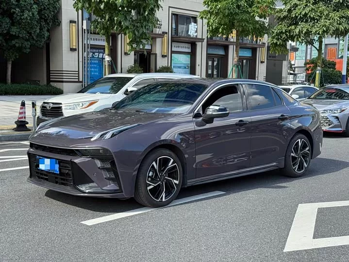 Lynk & Co 03