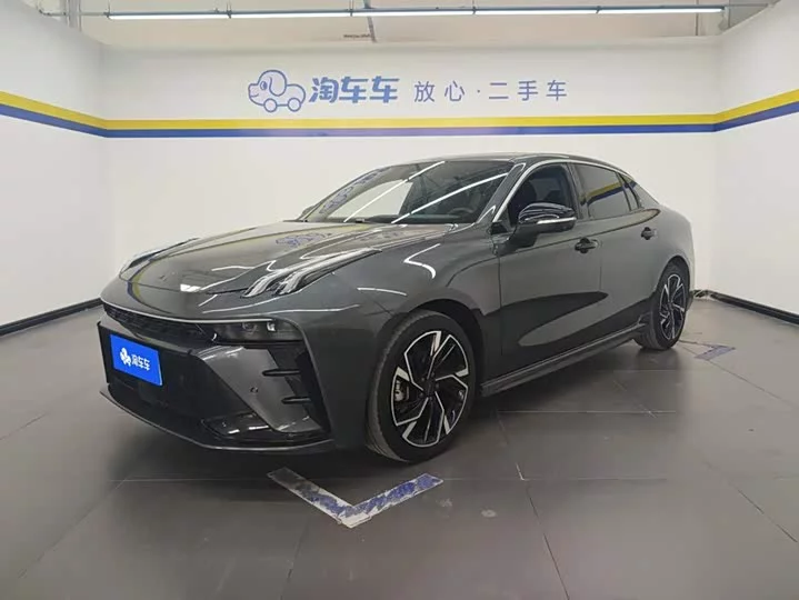 Lynk & Co 03