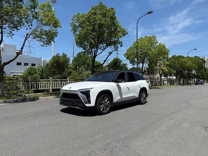 NIO ES8