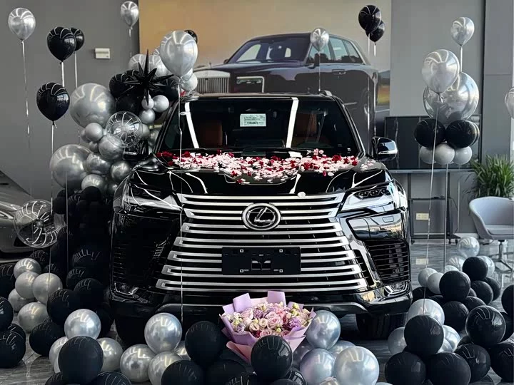 Lexus LX