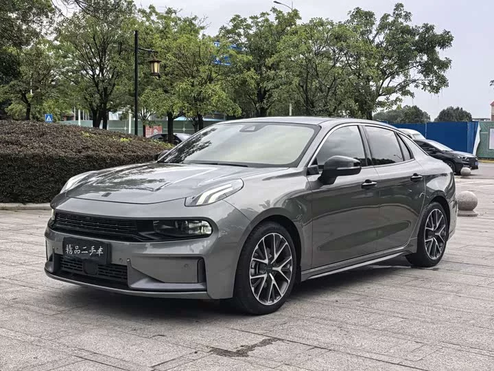 Lynk & Co 03