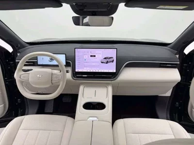 Dongfeng eπ008