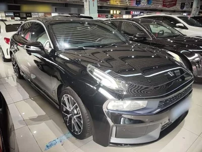 Lynk & Co 03