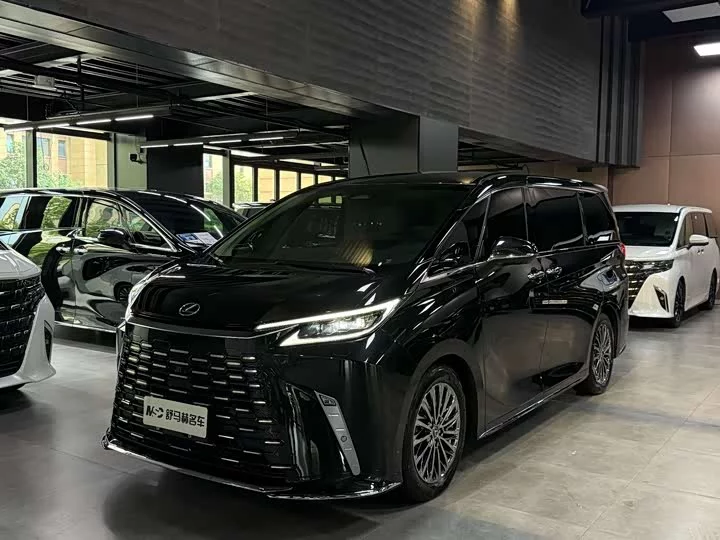 Lexus LM