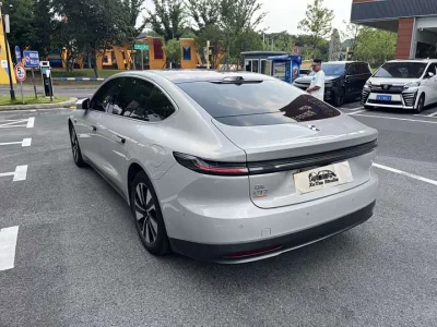 NIO ET7