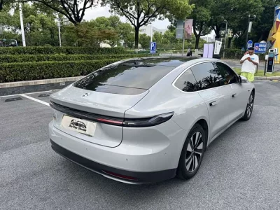 NIO ET7