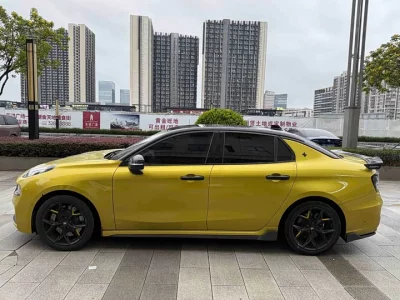 Lynk & Co 03