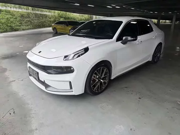 Lynk & Co 03