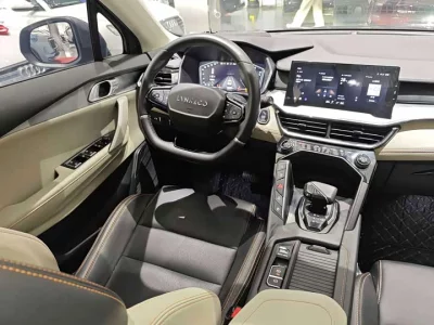 Lynk & Co 06 EM-P
