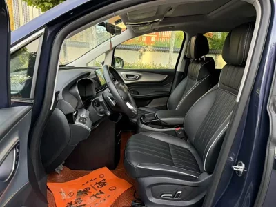 Roewe iMAX8