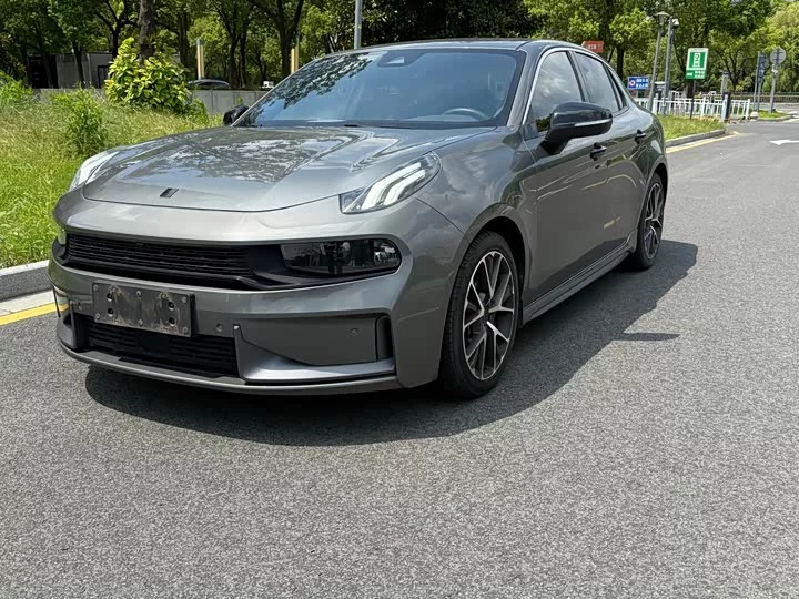 Lynk & Co 03
