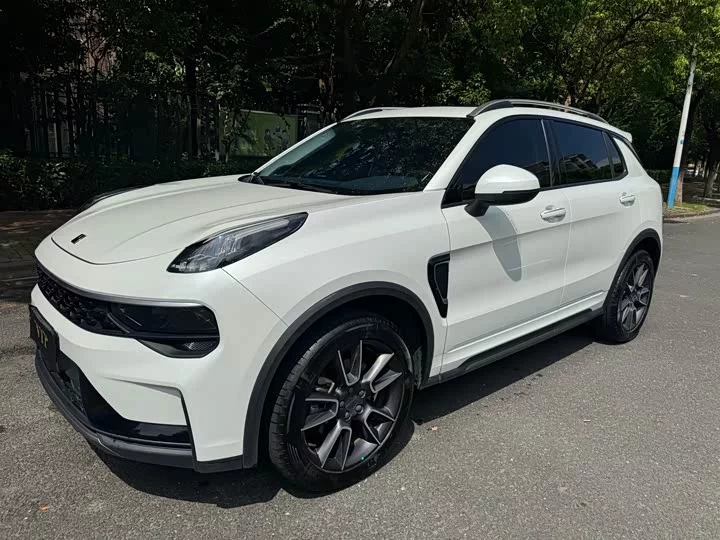 Lynk & Co 01