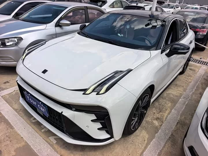 Lynk & Co 03