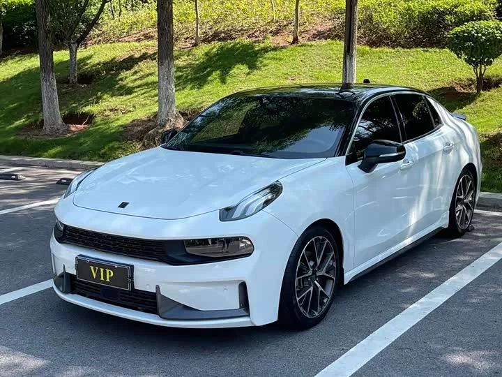 Lynk & Co 03
