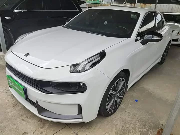 Lynk & Co 03