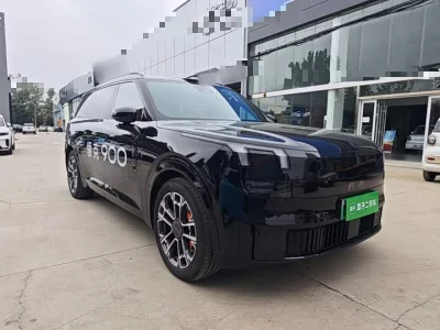 Lynk & Co 900