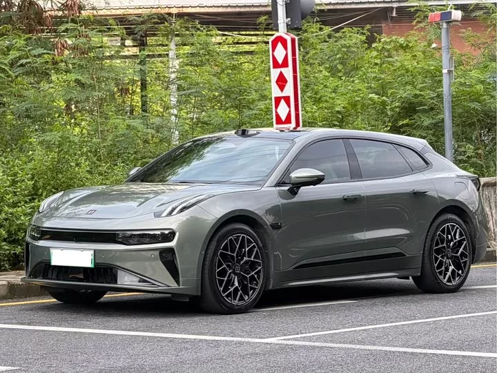 ZEEKR 001