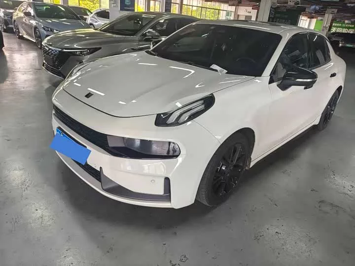 Lynk & Co 03