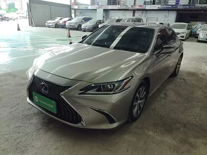 Lexus ES