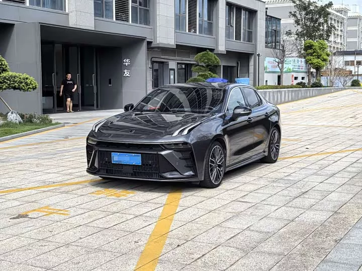 Lynk & Co 03