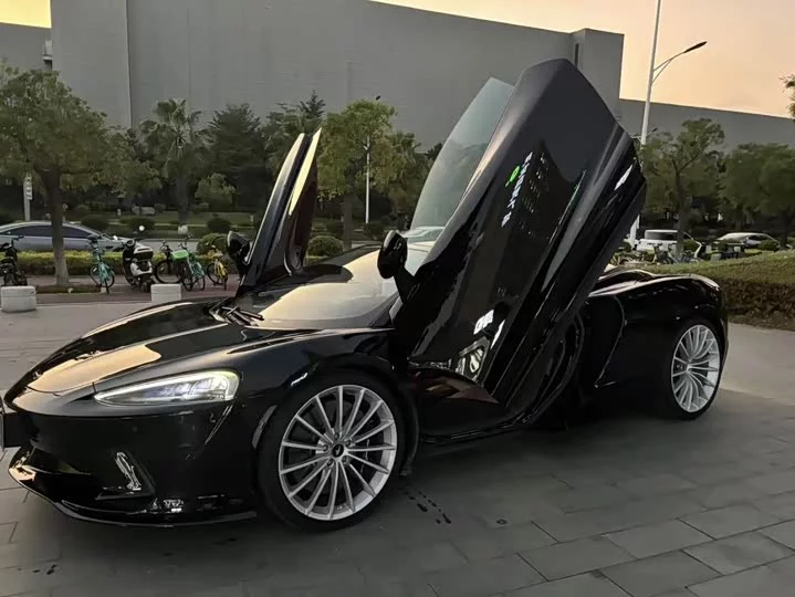 McLaren GT