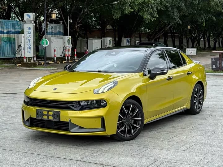 Lynk & Co 03