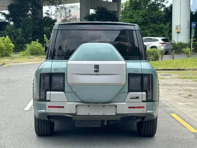BYD U8