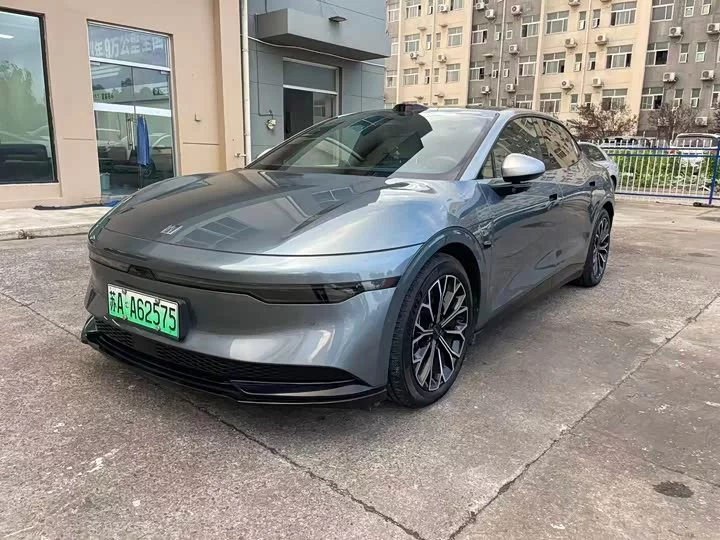 ZEEKR 007
