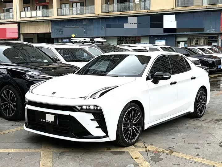 Lynk & Co 03