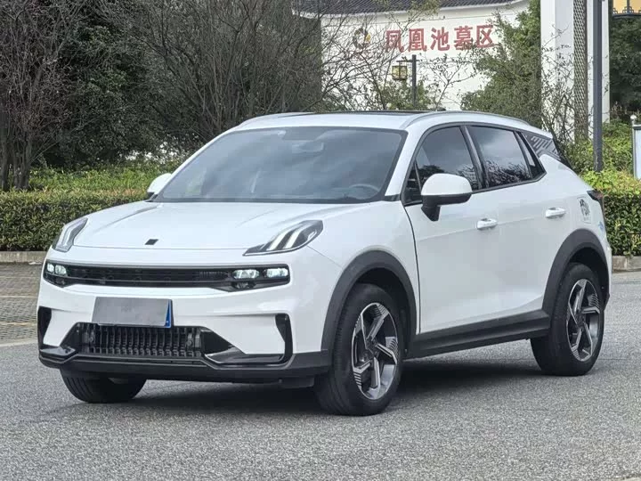 Lynk & Co 06