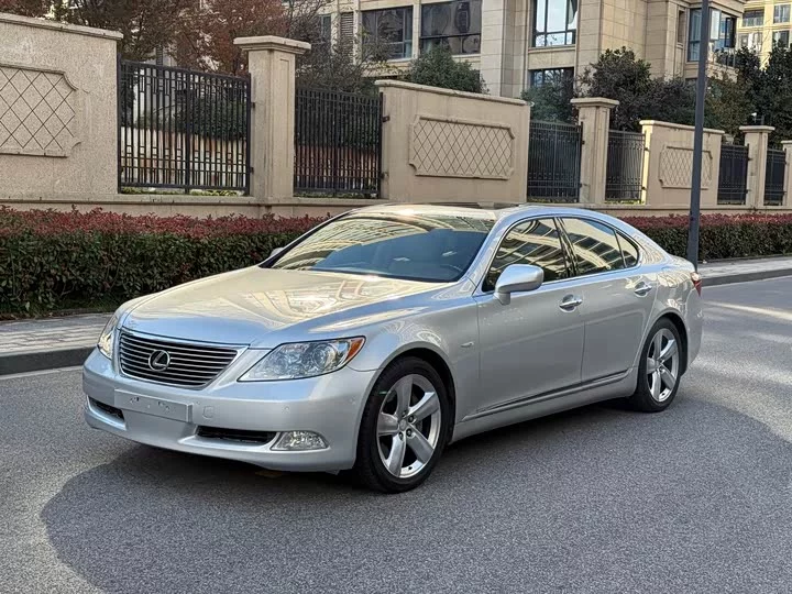 Lexus LS