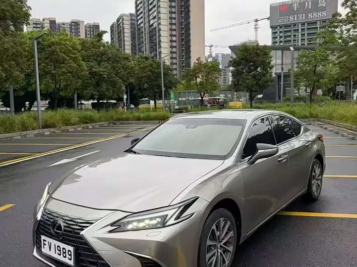 Lexus ES
