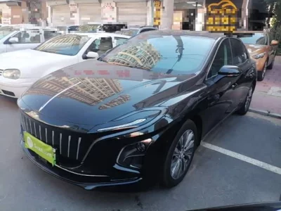 Hongqi E-QM5