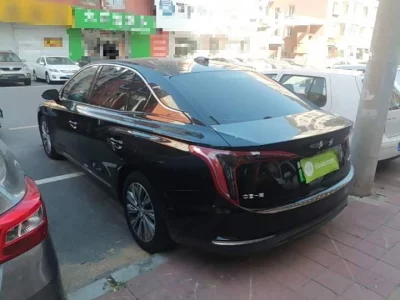 Hongqi E-QM5