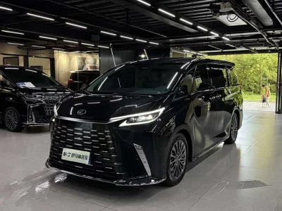 Lexus LM
