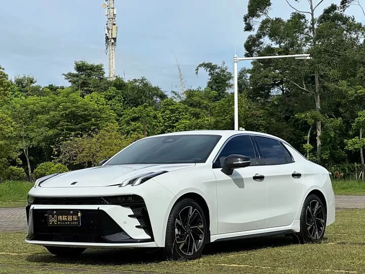 Lynk & Co 03