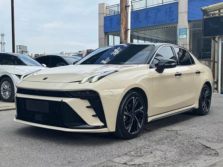Lynk & Co 03