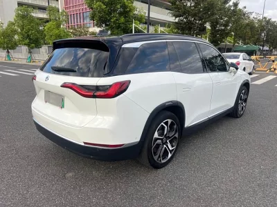 NIO ES8